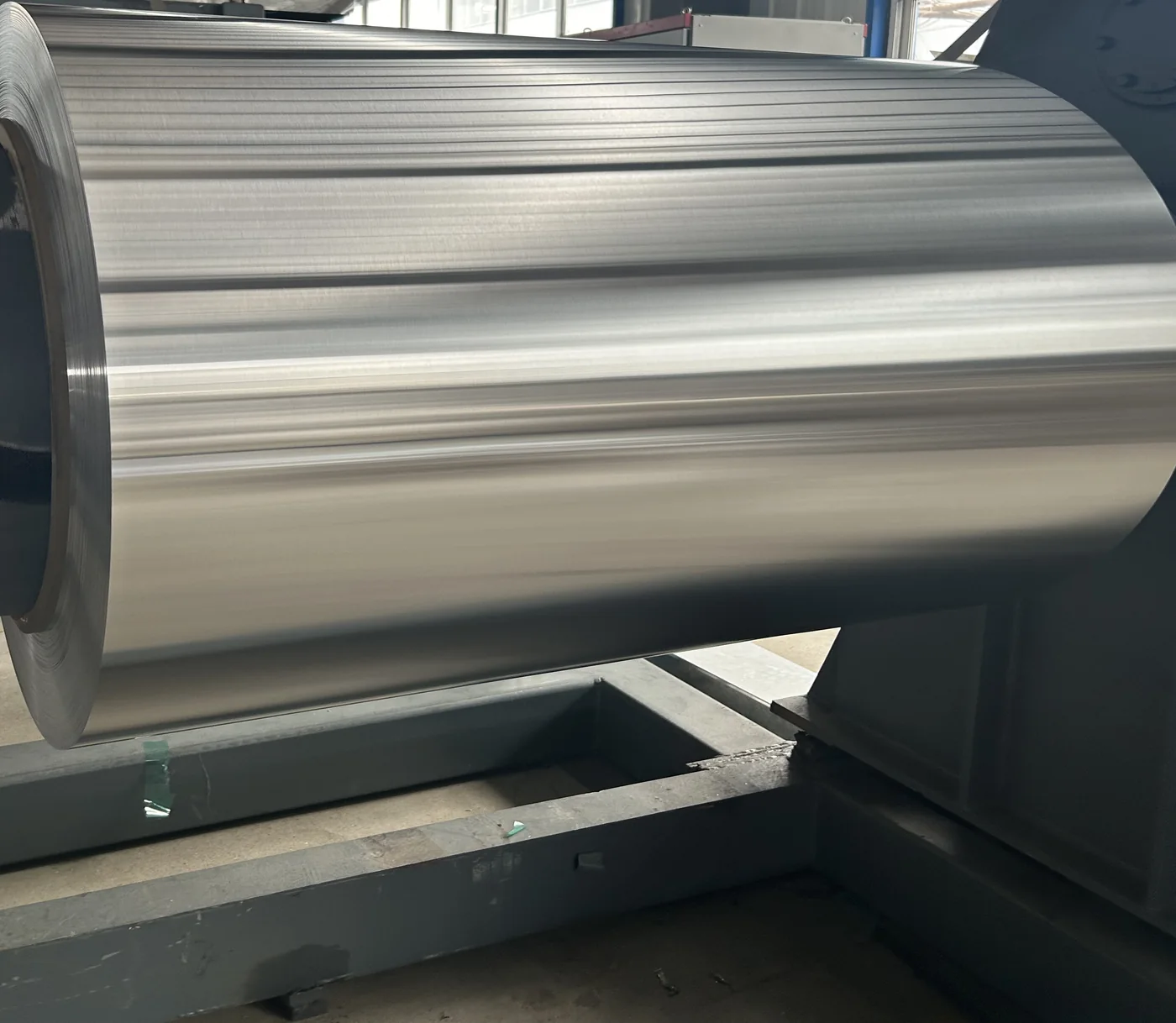 Aluminium coil running through a decoiling line